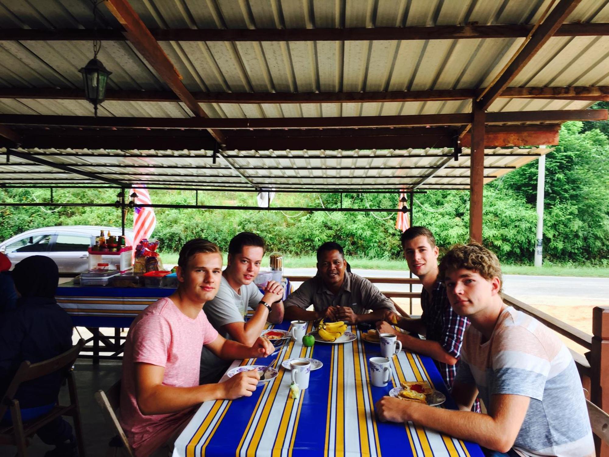 Dtahan Motel Taman Negara กัวลาทาฮัน ภายนอก รูปภาพ